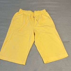 Karen Scott pastel yellow capris